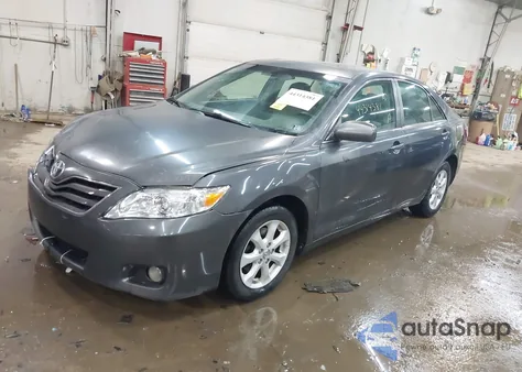 2010 Toyota Camry Le z USA, uszkodzony, nr VIN 4T1BF3EK5AU065404